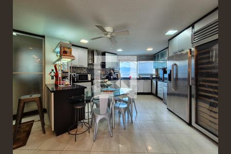 Apartamento à venda com 185m², 2 quartos e 2 vagasCozinha