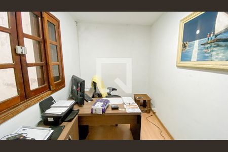 Casa à venda com 174m², 4 quartos e 2 vagas Casa à venda com 174m², 4 quartos e 2 vagasEscritorio - Área de Serviço