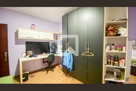 Casa à venda com 174m², 4 quartos e 2 vagas Casa à venda com 174m², 4 quartos e 2 vagasQuarto 2