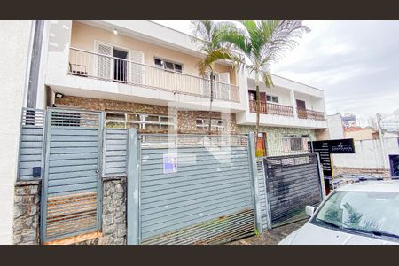 Casa à venda com 174m², 4 quartos e 2 vagas Casa à venda com 174m², 4 quartos e 2 vagasFachada