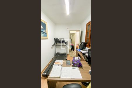 Casa à venda com 174m², 4 quartos e 2 vagas Casa à venda com 174m², 4 quartos e 2 vagasEscritorio - Área de Serviço