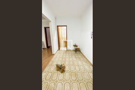 Casa à venda com 174m², 4 quartos e 2 vagas Casa à venda com 174m², 4 quartos e 2 vagasCorredor