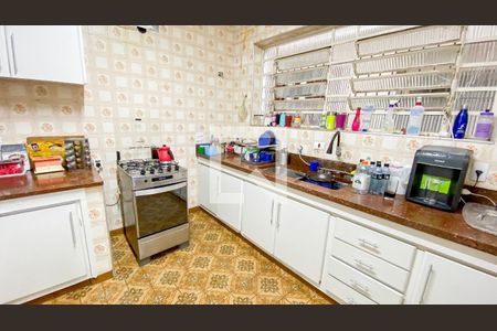 Casa à venda com 174m², 4 quartos e 2 vagas Casa à venda com 174m², 4 quartos e 2 vagasCozinha