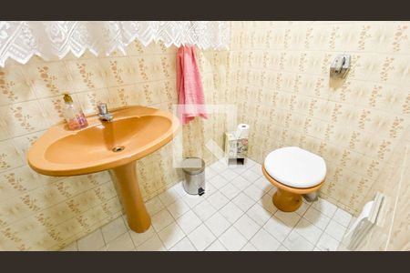 Casa à venda com 174m², 4 quartos e 2 vagas Casa à venda com 174m², 4 quartos e 2 vagasLavabo