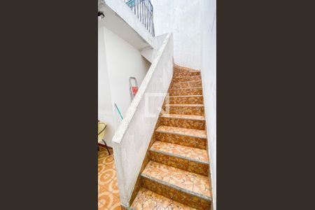 Casa à venda com 174m², 4 quartos e 2 vagas Casa à venda com 174m², 4 quartos e 2 vagasEscada