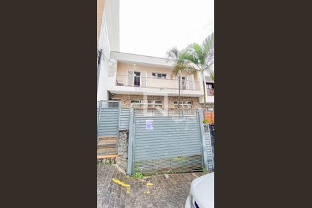 Casa à venda com 174m², 4 quartos e 2 vagas Casa à venda com 174m², 4 quartos e 2 vagasFachada