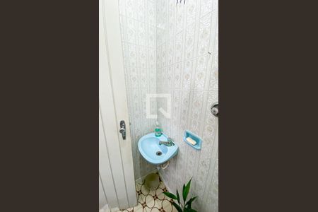 Casa à venda com 174m², 4 quartos e 2 vagas Casa à venda com 174m², 4 quartos e 2 vagasBanheiro - Área de Serviço