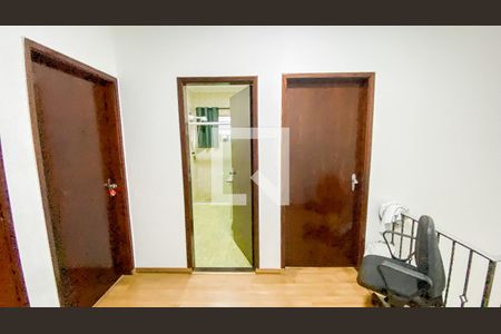 Casa à venda com 174m², 4 quartos e 2 vagas Casa à venda com 174m², 4 quartos e 2 vagasHall entre Quartos