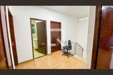 Casa à venda com 174m², 4 quartos e 2 vagas Casa à venda com 174m², 4 quartos e 2 vagasHall entre Quartos