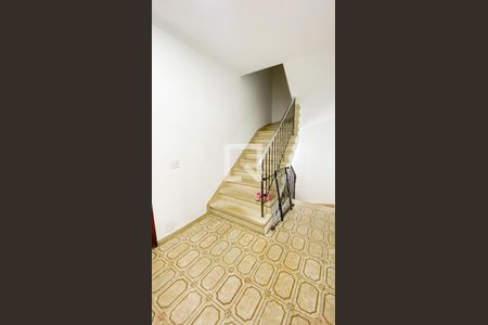 Casa à venda com 174m², 4 quartos e 2 vagas Casa à venda com 174m², 4 quartos e 2 vagasCorredor