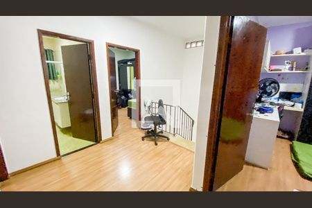 Casa à venda com 174m², 4 quartos e 2 vagas Casa à venda com 174m², 4 quartos e 2 vagasHall entre Quartos