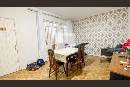 Casa à venda com 174m², 4 quartos e 2 vagas Casa à venda com 174m², 4 quartos e 2 vagasCozinha