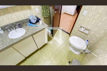 Casa à venda com 174m², 4 quartos e 2 vagas Casa à venda com 174m², 4 quartos e 2 vagasBanheiro