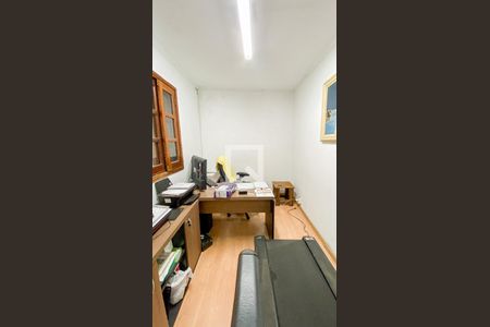 Casa à venda com 174m², 4 quartos e 2 vagas Casa à venda com 174m², 4 quartos e 2 vagasEscritorio - Área de Serviço