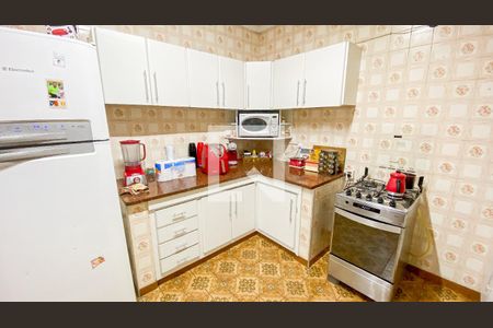 Casa à venda com 174m², 4 quartos e 2 vagas Casa à venda com 174m², 4 quartos e 2 vagasCozinha