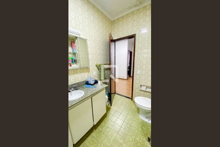 Casa à venda com 174m², 4 quartos e 2 vagas Casa à venda com 174m², 4 quartos e 2 vagasBanheiro