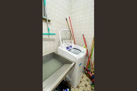 Casa à venda com 174m², 4 quartos e 2 vagas Casa à venda com 174m², 4 quartos e 2 vagasÁrea de Serviço