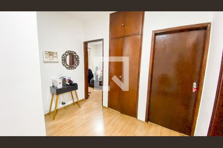 Casa à venda com 174m², 4 quartos e 2 vagas Casa à venda com 174m², 4 quartos e 2 vagasHall entre Quartos