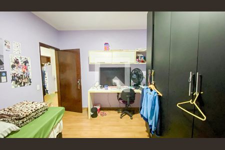 Casa à venda com 174m², 4 quartos e 2 vagas Casa à venda com 174m², 4 quartos e 2 vagasQuarto 2