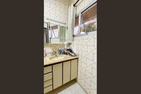 Casa à venda com 174m², 4 quartos e 2 vagas Casa à venda com 174m², 4 quartos e 2 vagasBanheiro da Suíte