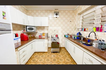 Casa à venda com 174m², 4 quartos e 2 vagas Casa à venda com 174m², 4 quartos e 2 vagasCozinha