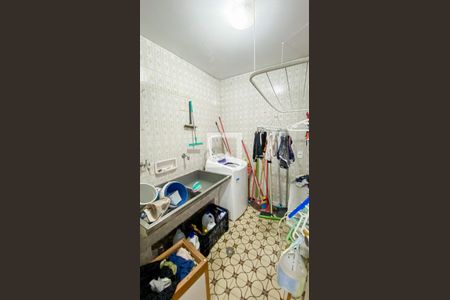 Casa à venda com 174m², 4 quartos e 2 vagas Casa à venda com 174m², 4 quartos e 2 vagasÁrea de Serviço