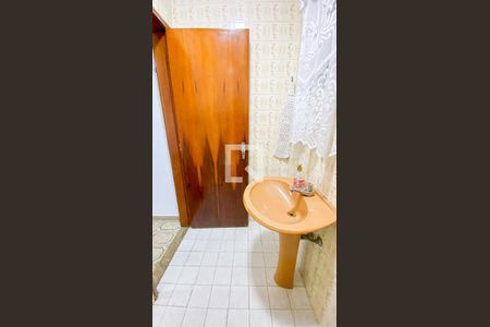 Casa à venda com 174m², 4 quartos e 2 vagas Casa à venda com 174m², 4 quartos e 2 vagasLavabo