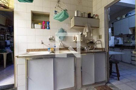 Casa à venda com 304m², 4 quartos e 1 vagaÁrea de serviço 