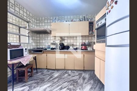 Apartamento à venda com 180m², 4 quartos e 2 vagasCozinha