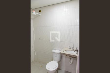 Banheiro de kitnet/studio para alugar com 1 quarto, 40m² em Jardim da Glória, São Paulo