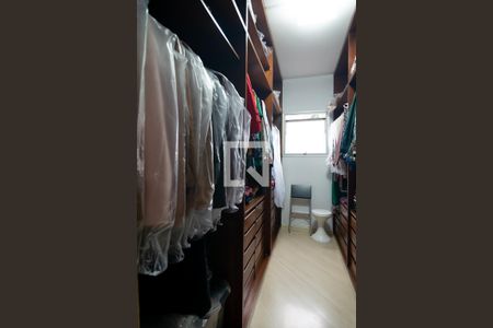 Apartamento à venda com 246m², 3 quartos e 3 vagasCloset