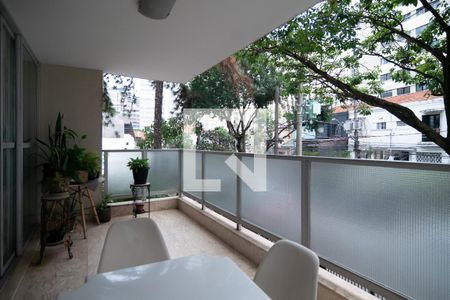 Apartamento à venda com 246m², 3 quartos e 3 vagasVaranda