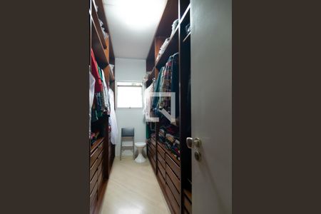 Apartamento à venda com 246m², 3 quartos e 3 vagasCloset