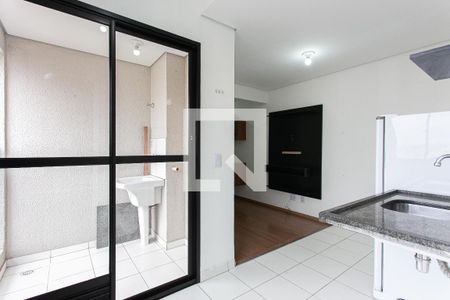 Cozinha de apartamento para alugar com 1 quarto, 26m² em Vila Granada, São Paulo