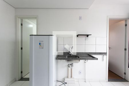 Cozinha de apartamento para alugar com 1 quarto, 26m² em Vila Granada, São Paulo