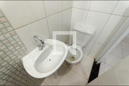 Banheiro de casa para alugar com 1 quarto, 20m² em Jardim Maristela, São Paulo