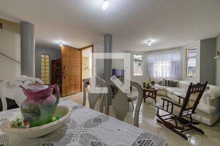 Casa de condomínio à venda com 360m², 4 quartos e 3 vagasSala