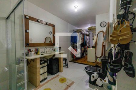 Casa de condomínio à venda com 360m², 4 quartos e 3 vagasBanheiro da Suíte 2