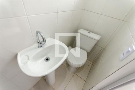 Banheiro de casa para alugar com 1 quarto, 20m² em Jardim Maristela, São Paulo