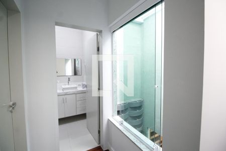 Casa à venda com 348m², 4 quartos e 2 vagasCorredor