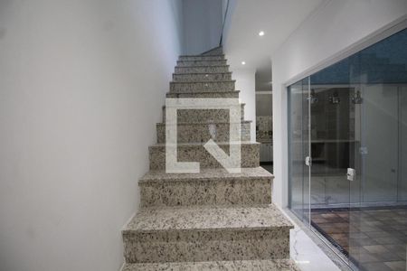 Casa à venda com 348m², 4 quartos e 2 vagasEscada