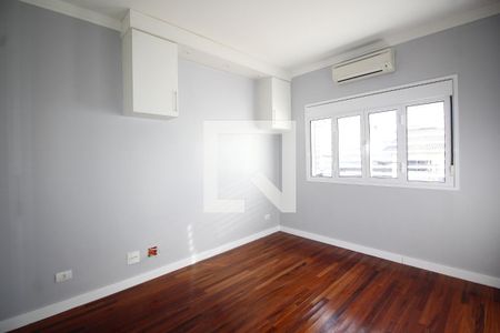 Casa à venda com 348m², 4 quartos e 2 vagasSuite