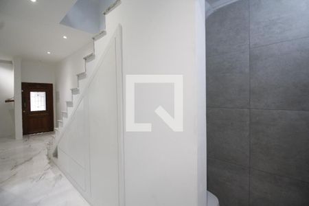 Casa à venda com 348m², 4 quartos e 2 vagasEscada