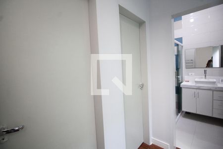 Casa à venda com 348m², 4 quartos e 2 vagasCorredor