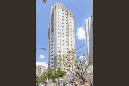 Apartamento para alugar com 47m², 2 quartos e 1 vaga Apartamento para alugar com 47m², 2 quartos e 1 vagaFachada