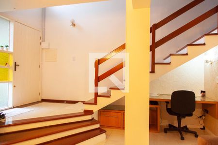 escada de casa para alugar com 3 quartos, 110m² em Cristo Rei, São Leopoldo
