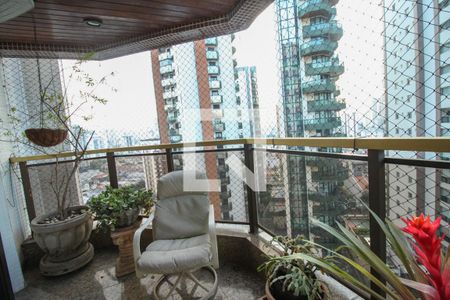 Apartamento à venda com 151m², 3 quartos e 2 vagasVaranda