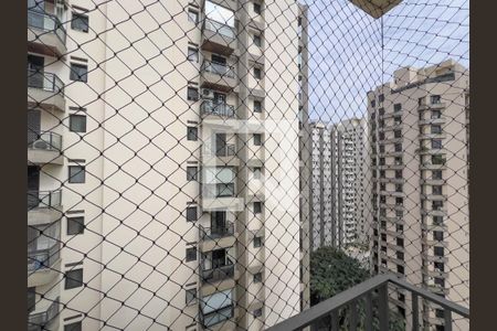 Quarto, vista aberta  de apartamento para alugar com 1 quarto, 45m² em Moema, São Paulo