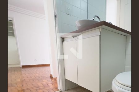 Banheiro, armário  de apartamento para alugar com 1 quarto, 45m² em Moema, São Paulo