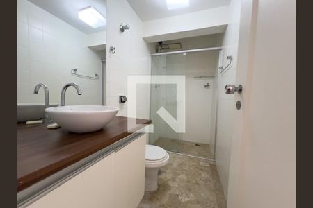 Banheiro, panorâmica  de apartamento para alugar com 1 quarto, 45m² em Moema, São Paulo